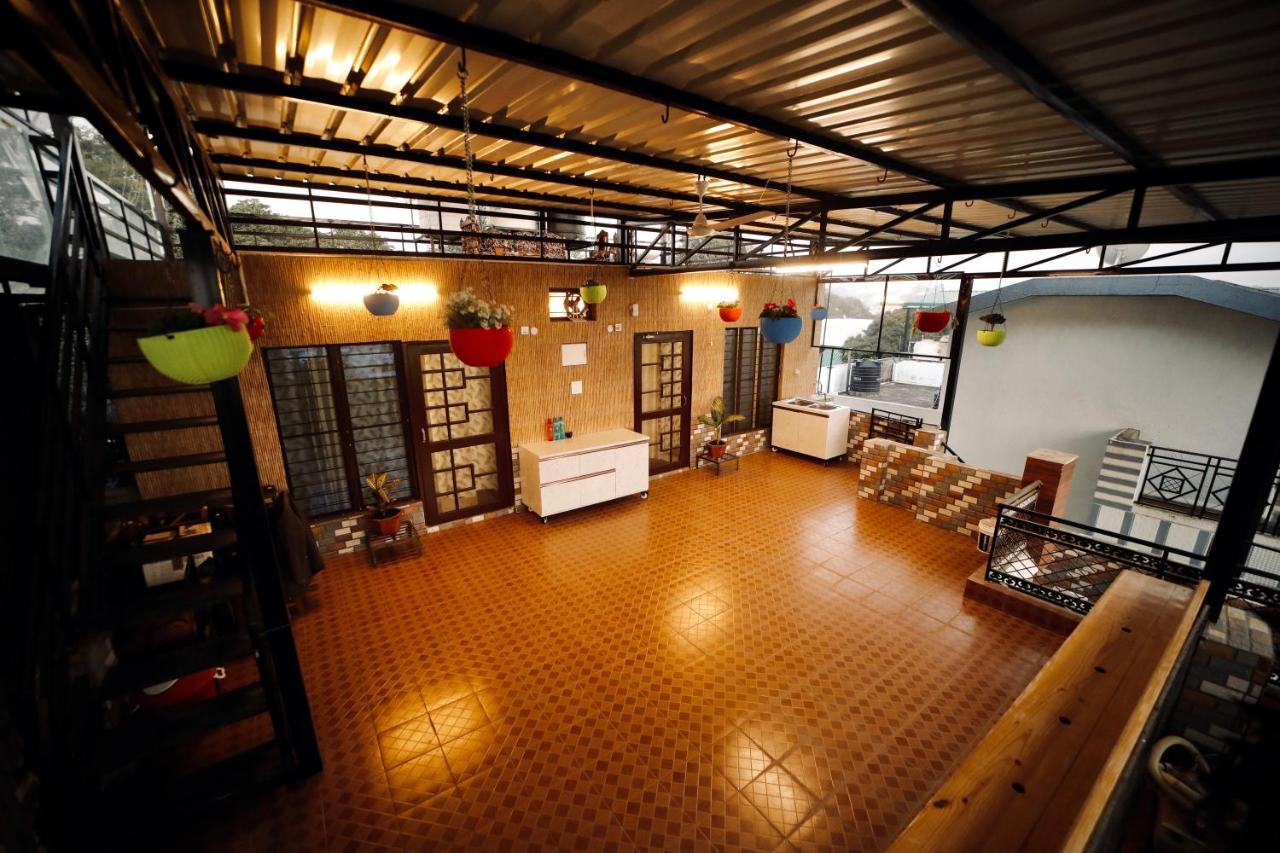 Hotel The Location, A Penthouse Dehradun Exterior foto