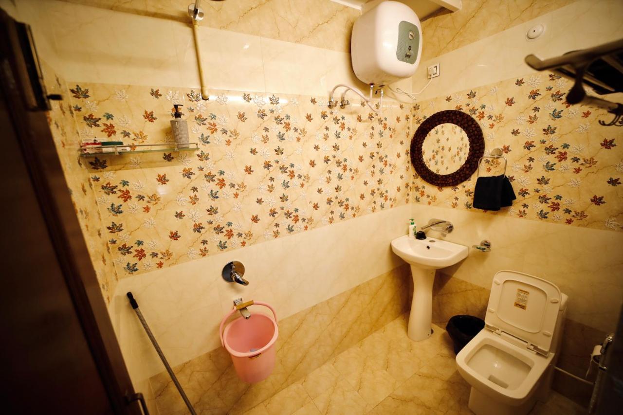 Hotel The Location, A Penthouse Dehradun Exterior foto