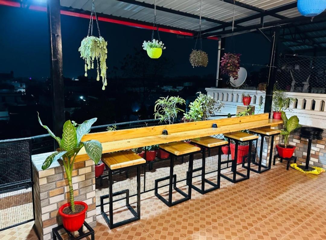 Hotel The Location, A Penthouse Dehradun Exterior foto