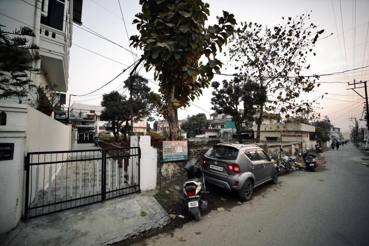 Hotel The Location, A Penthouse Dehradun Exterior foto